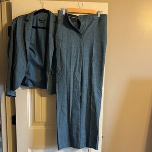 Women’s Ann Taylor suit set